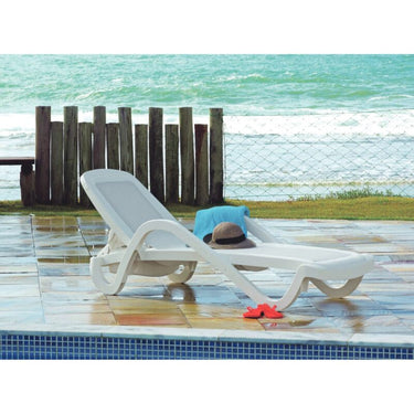 CANCUN LOUNGE CHAIR IN WHITE