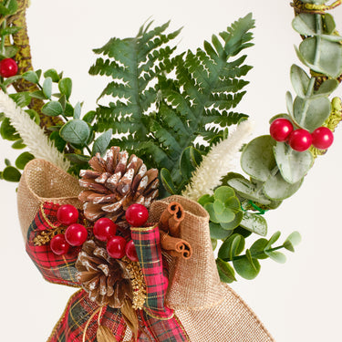 Handcrafted Small Wreaths Ð Scottish Ribbon