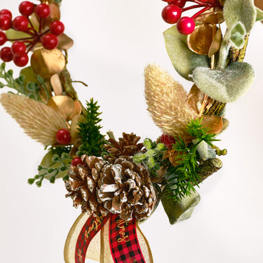 Handcrafted Small Wreaths Ð Pine Cone