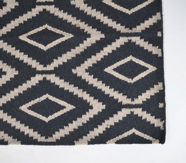 Handwoven cotton and Jute Diamond Monochrome Rug 59' X 37'-Chateaux ME